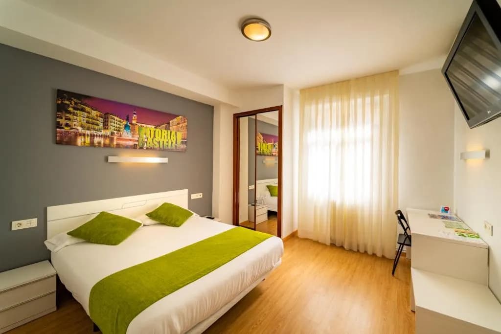 Czy można wynająć pokój w hotelu nie mając 18 lat? Oto ważne informacje
