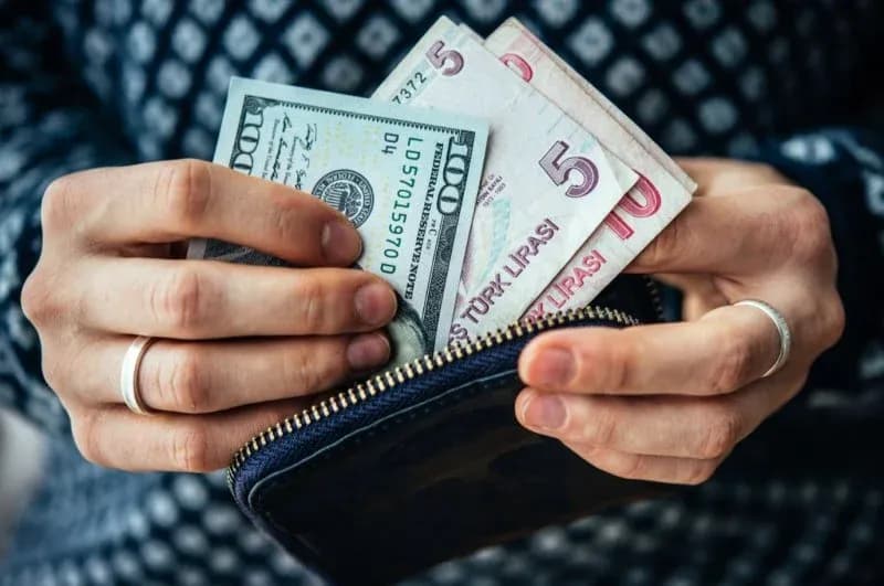 Ile zarabiają Turcy w hotelach? Zaskakujące różnice w wynagrodzeniach