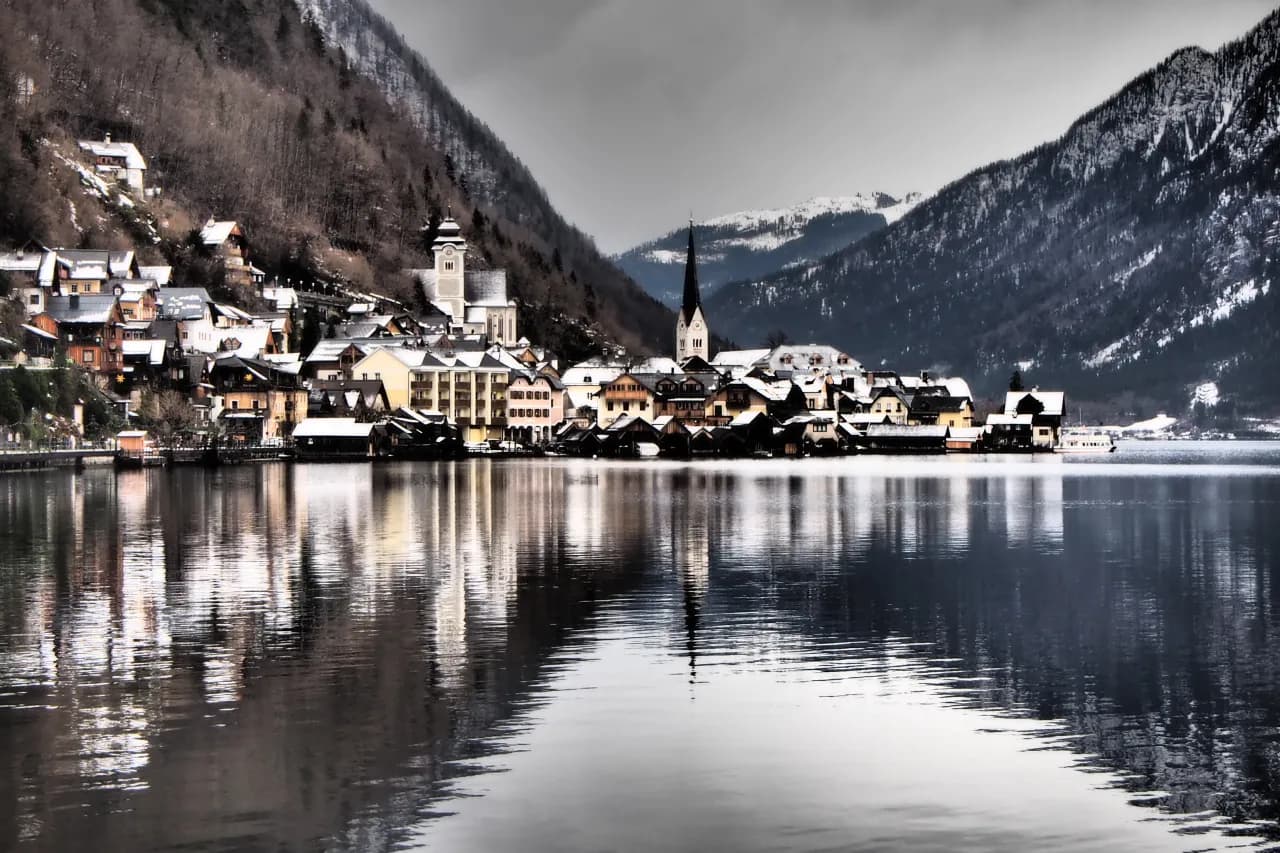 Jezioro Halsztackie: Tajemnice, atrakcje i niezwykłe widoki w Austrii